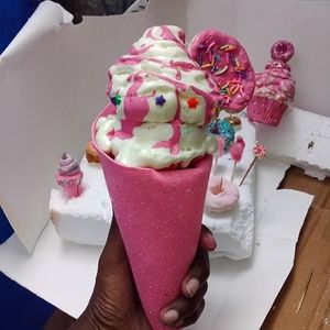 Fake ice cream toy girl